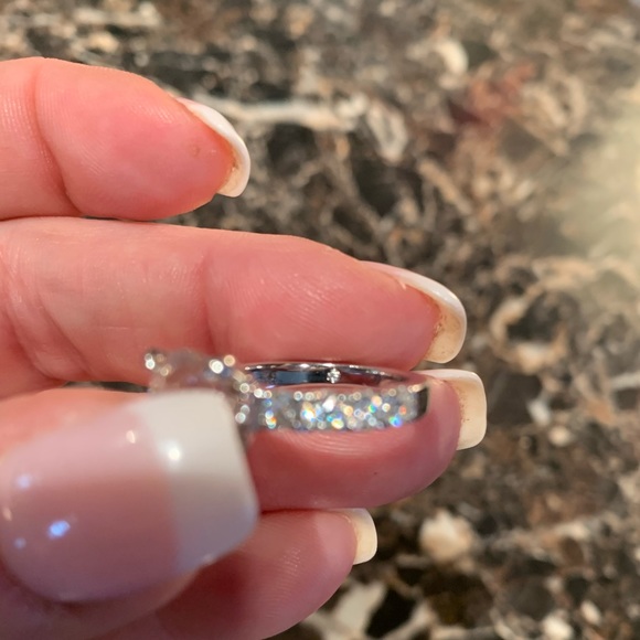 #102 Absolutely stunning 4.3cttw brilliant white Moissanite ring - Picture 8 of 11